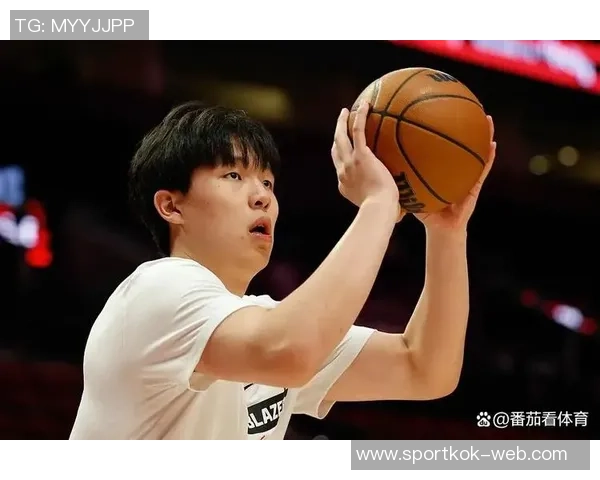 杨瀚森在比赛中表现出色5个篮板彰显进步队友却未能及时传球助力 杨瀚森在比赛中表现出色5个篮板彰显进步队友却未能及时传球助力